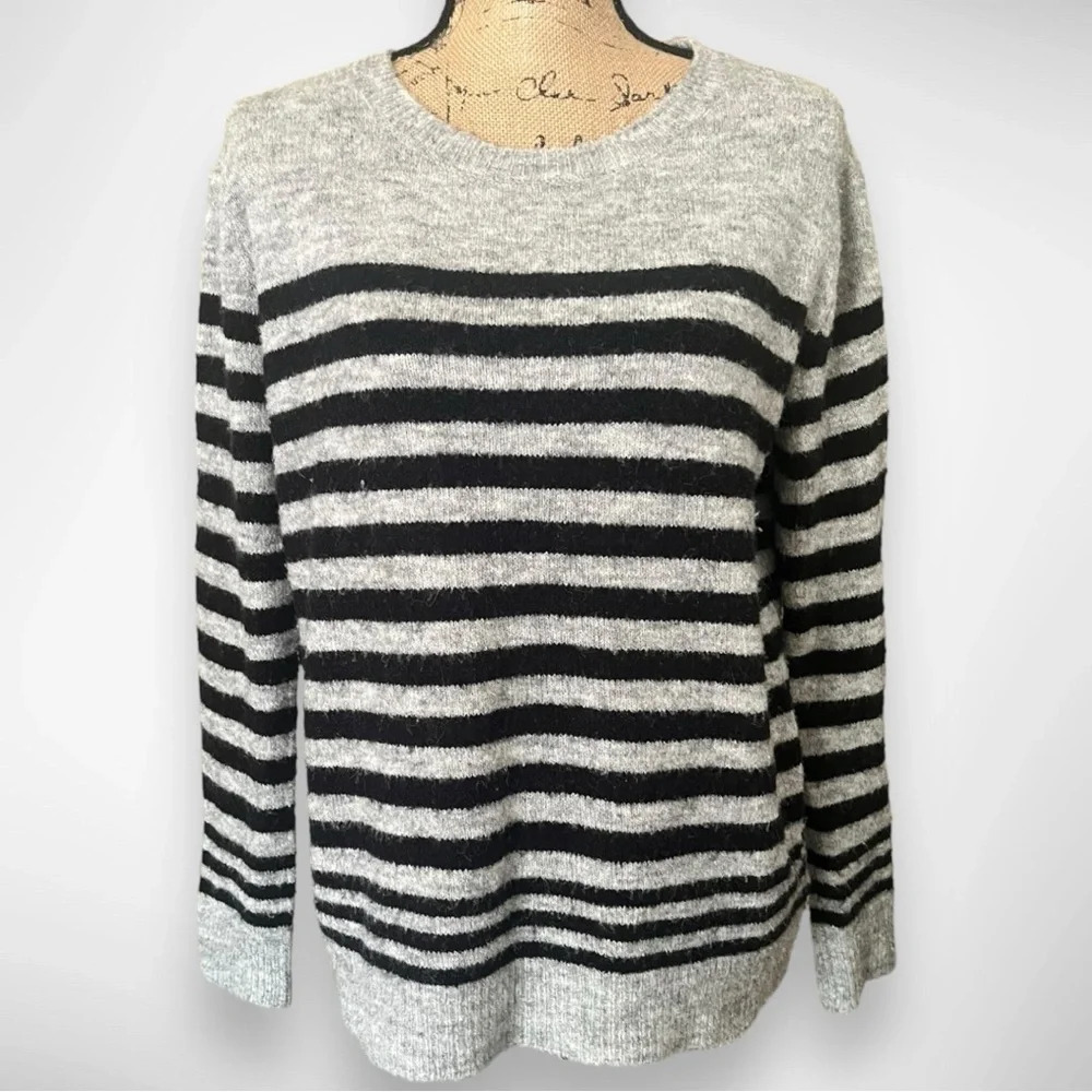 CURRENT AIR Women's Black and Gray Striped Crewneck Sweater Medium | EUC‎